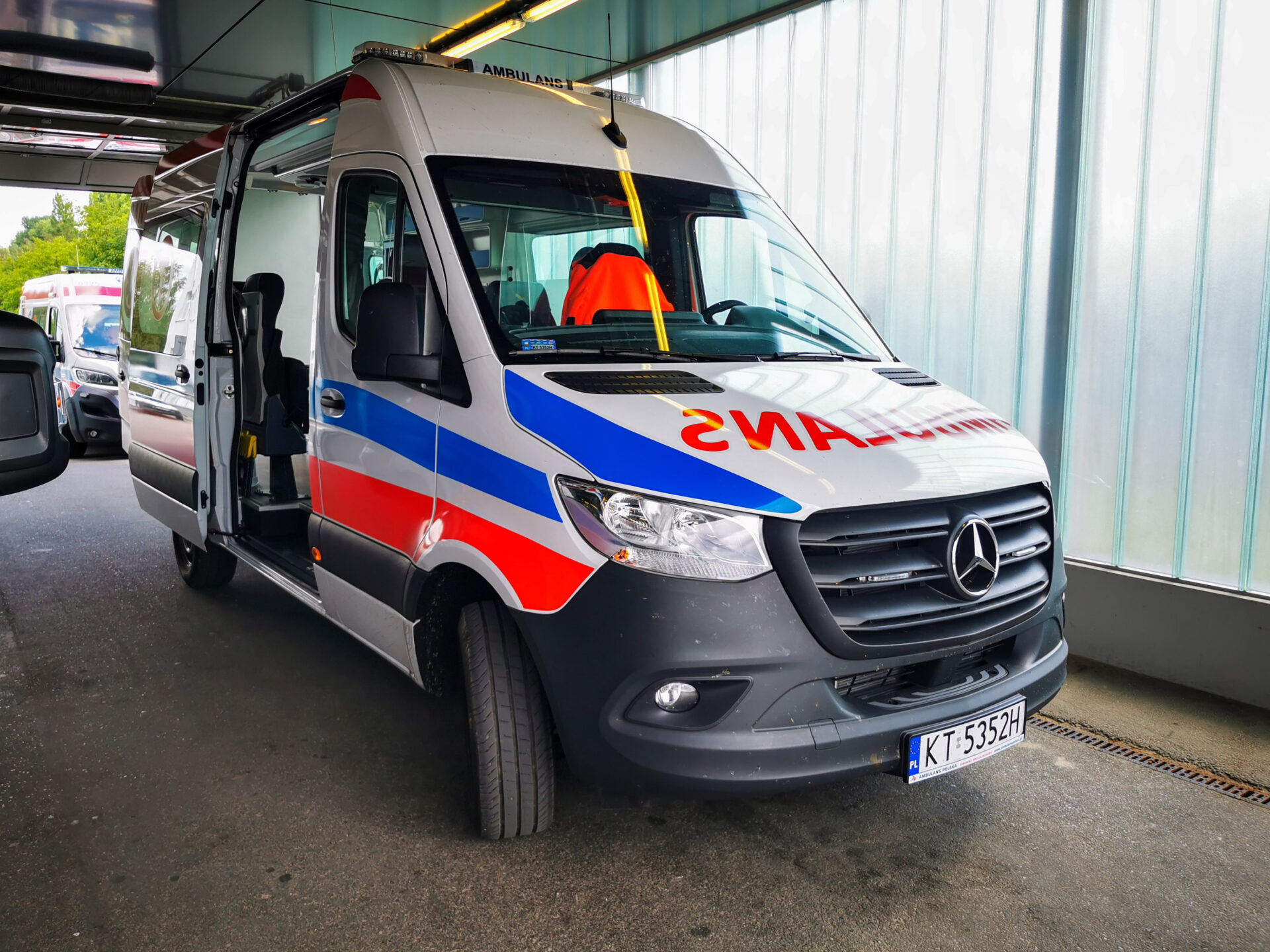 Nowoczesny ambulans transportowy dla Szpitala św. Łukasza