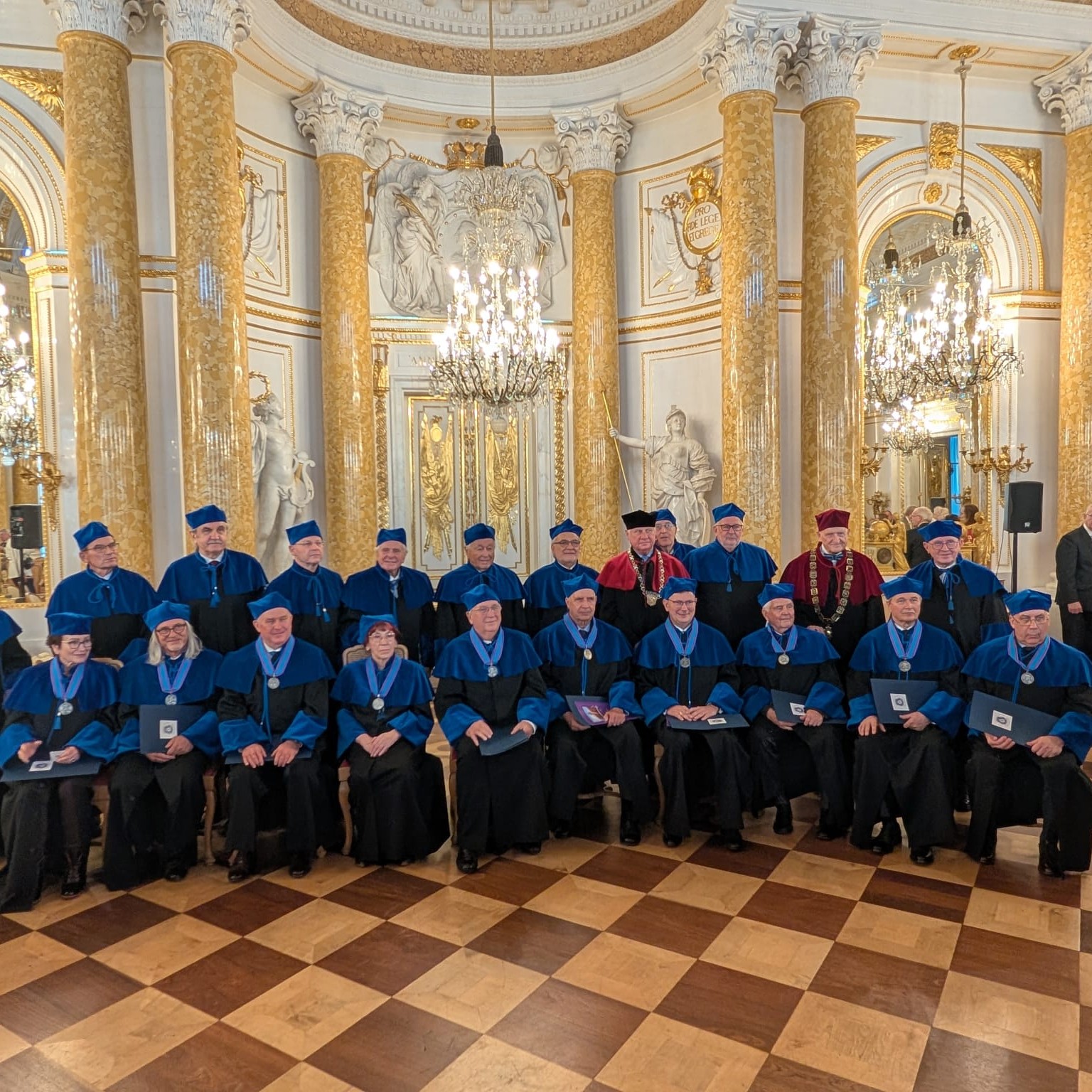 Kierownik Tarnowskiego Centrum Onkologii został uhonorowany Medalem „Gloria Medicinae”.
