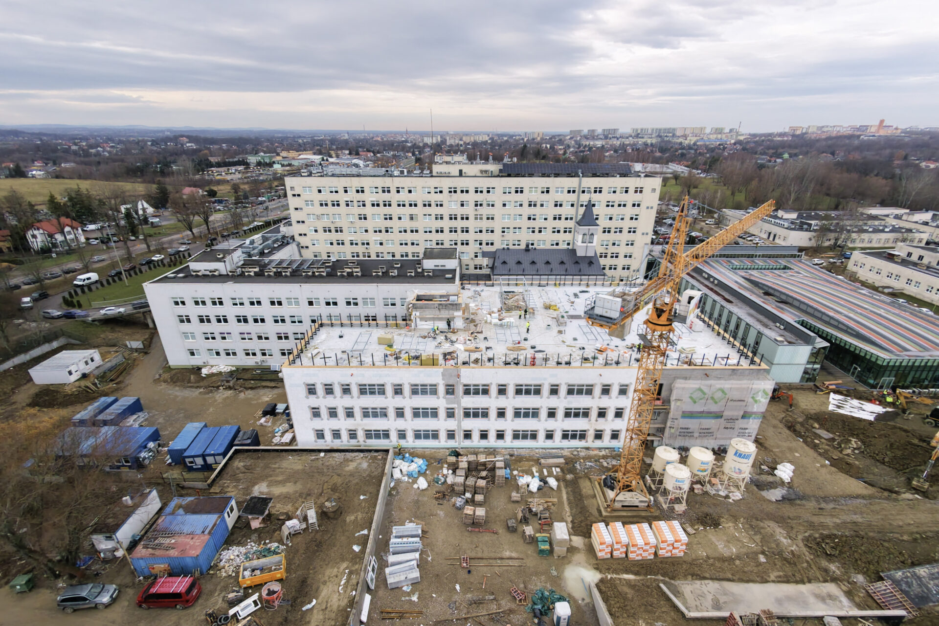 Budowa nowego Centralnego Bloku Operacyjnego wkroczyła w&nbsp;decydującą i&nbsp;bardzo intensywną fazę prac wewnętrznych