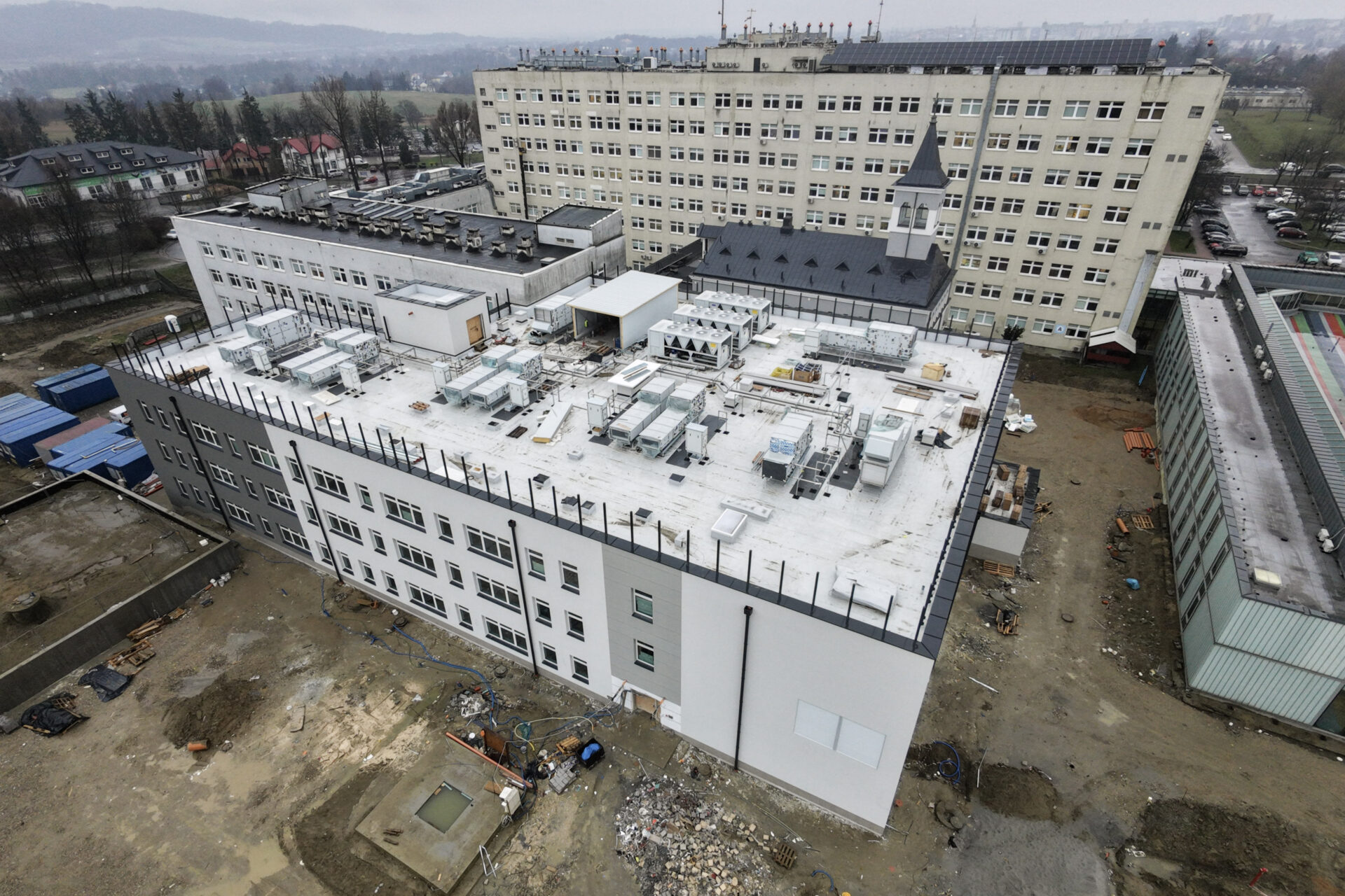 Nowy Centralny Blok Operacyjny – zaawansowane prace wykończeniowe na&nbsp;finiszu. Inwestycja nabiera ostatecznych kształtów