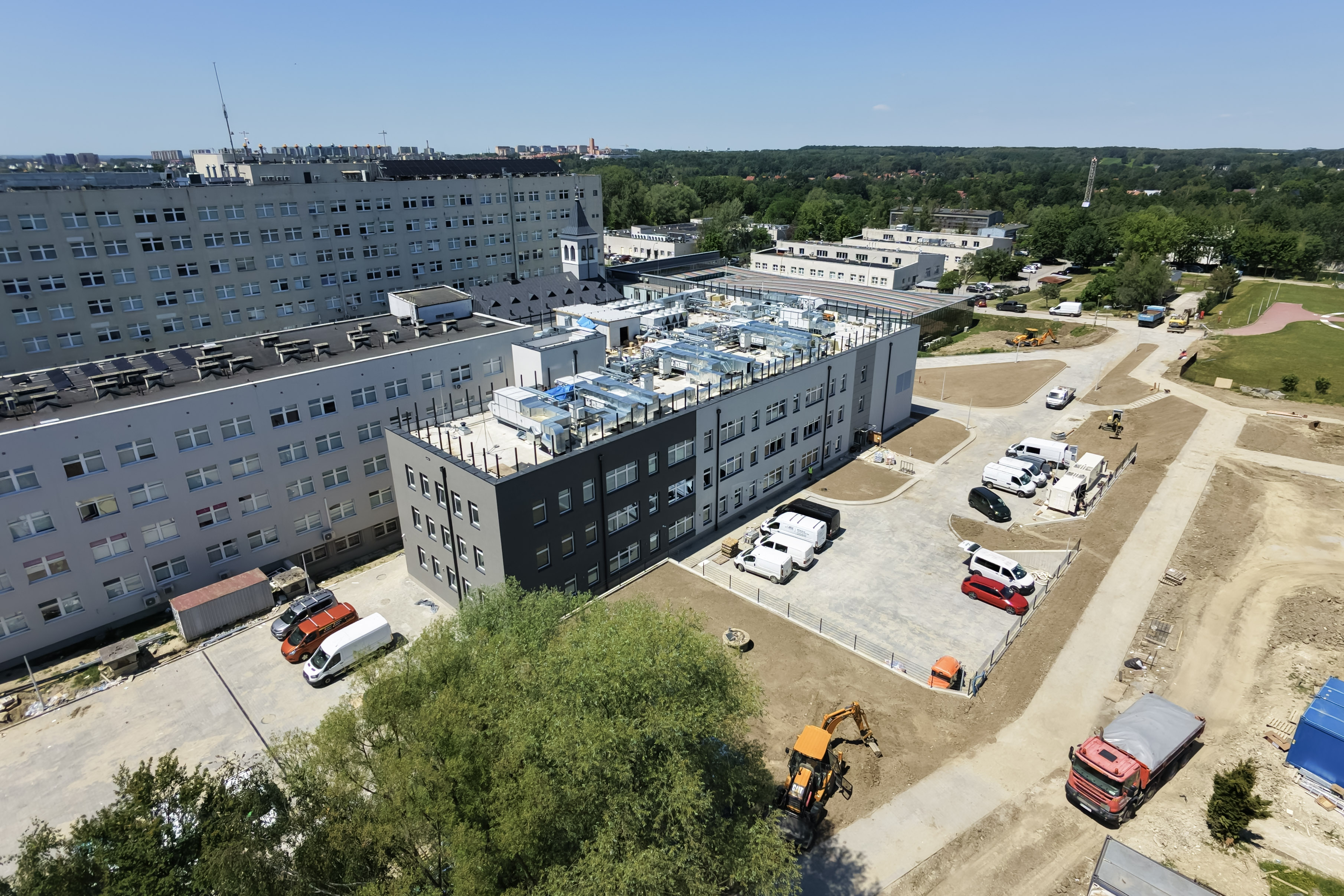 Nowy Blok Operacyjny w&nbsp;Tarnowie na&nbsp;ostatniej prostej – trwają prace wykończeniowe, rozruchy instalacji i&nbsp;zagospodarowanie terenu